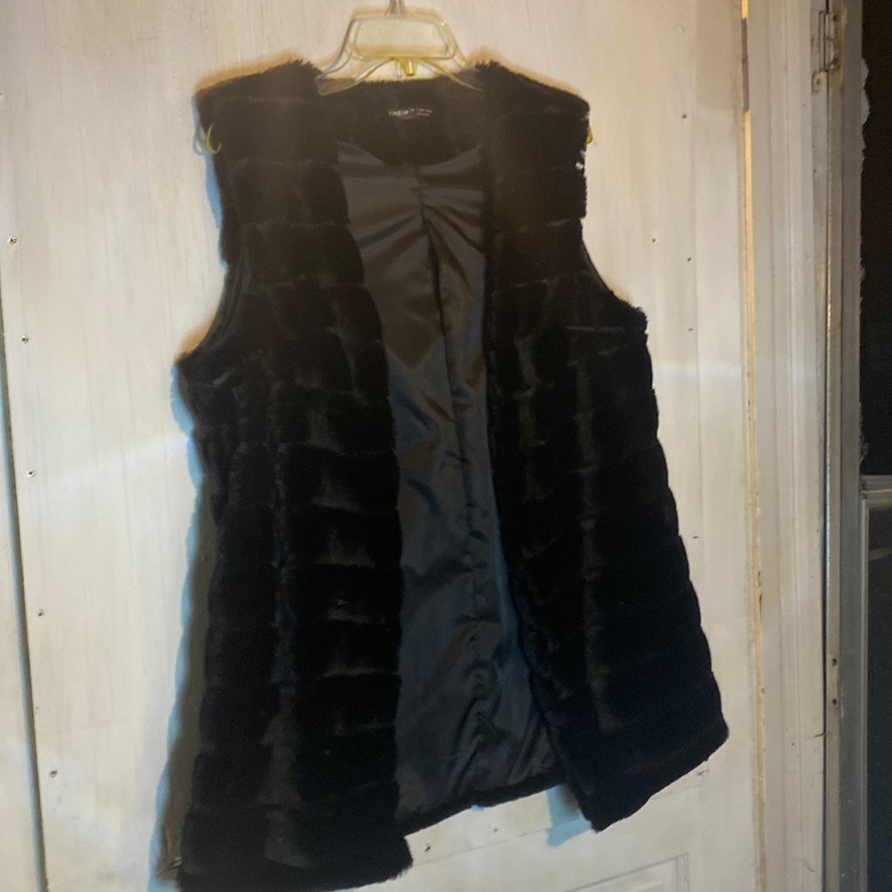 SHEIN FAUX LUXURIOUS Fur Vest- New- So soft & Warm!! Size L